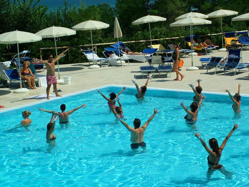 Hotel Capo Est Gabicce Mare Bagian luar foto