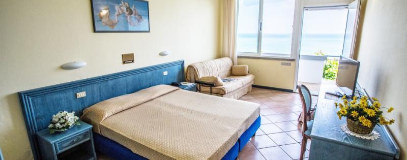 Hotel Capo Est Gabicce Mare Bagian luar foto