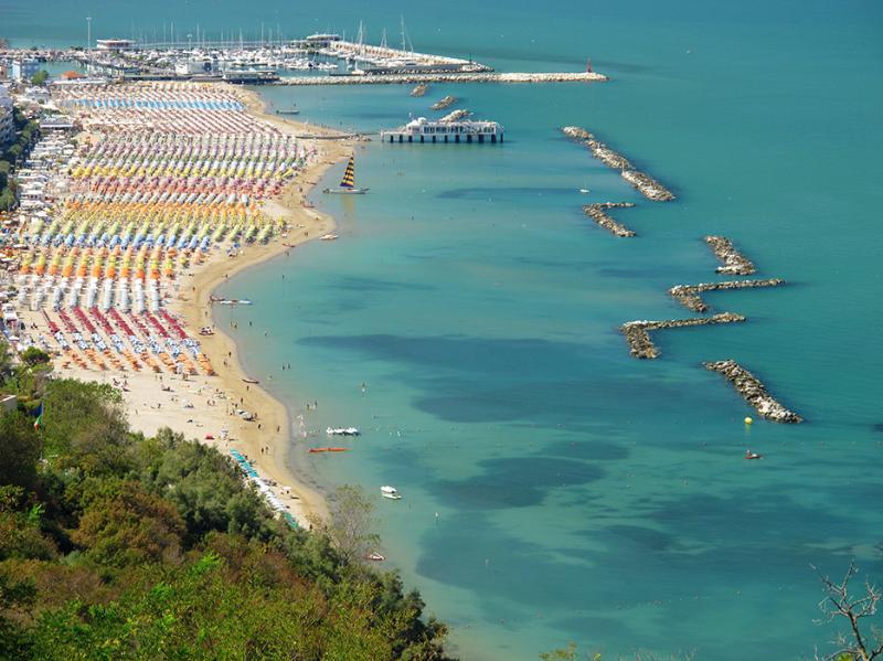 Hotel Capo Est Gabicce Mare Bagian luar foto